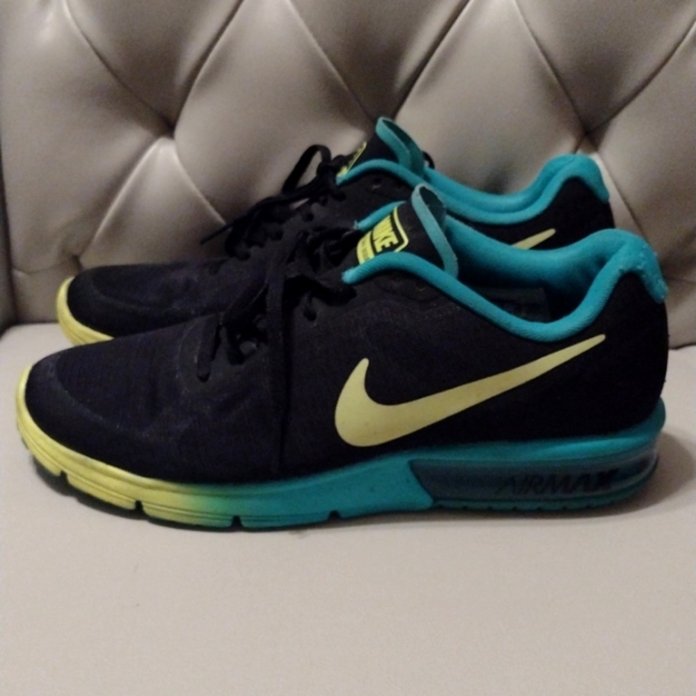 Women's NIKE Air Max Sequent Fitsole Size 8.5